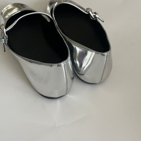 Aerosoles 'Perry' Women's 7.5 Silver Mirror Mary Jane Ballet Flat Excellent - Picture 6 of 9